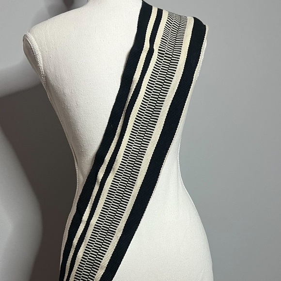 Boshemian by Archivist Bohemian Thick Strap Tassel Crossbody - Picture 3 of 9